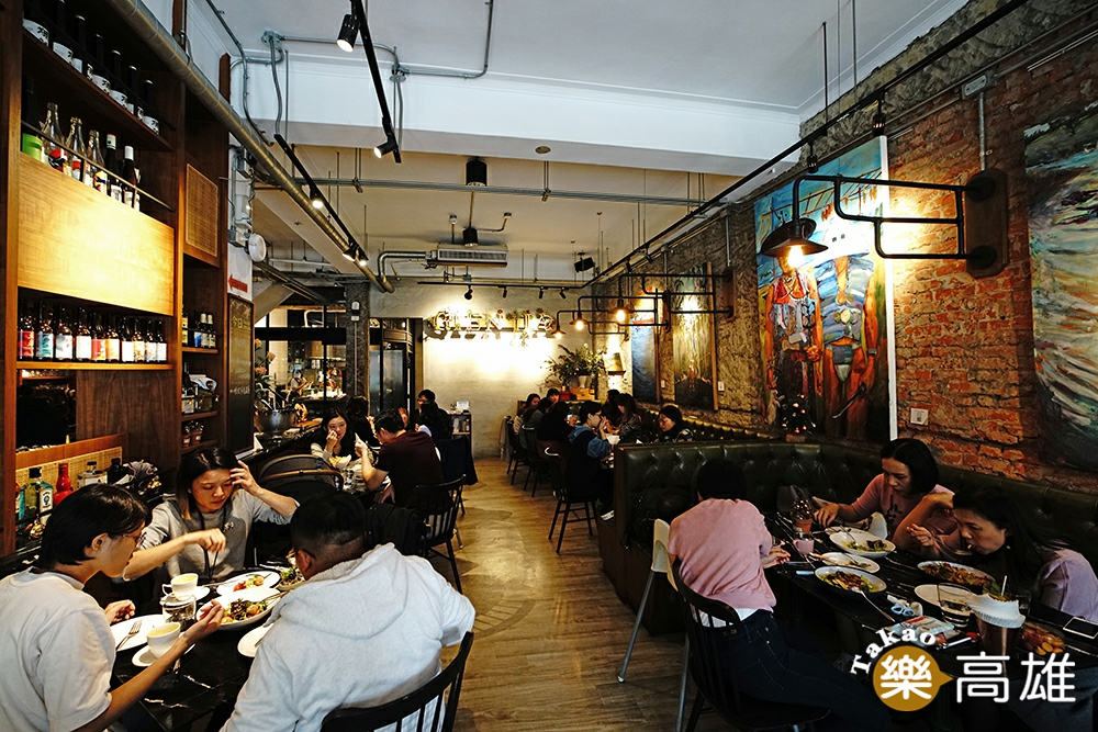 挑食餐酒館氣氛優雅，令人享受回到家的隨性輕鬆。 （攝影/曾信耀）