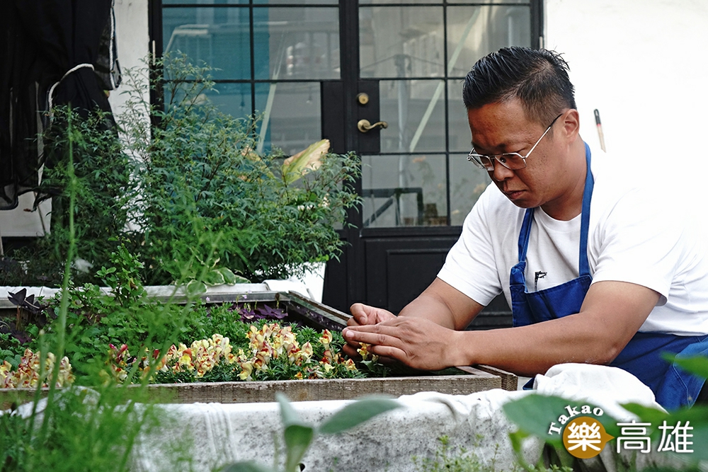 挑食餐酒館屋頂天台香草園，是蔡易達和伙伴們的秘密基地。（攝影/曾信耀）