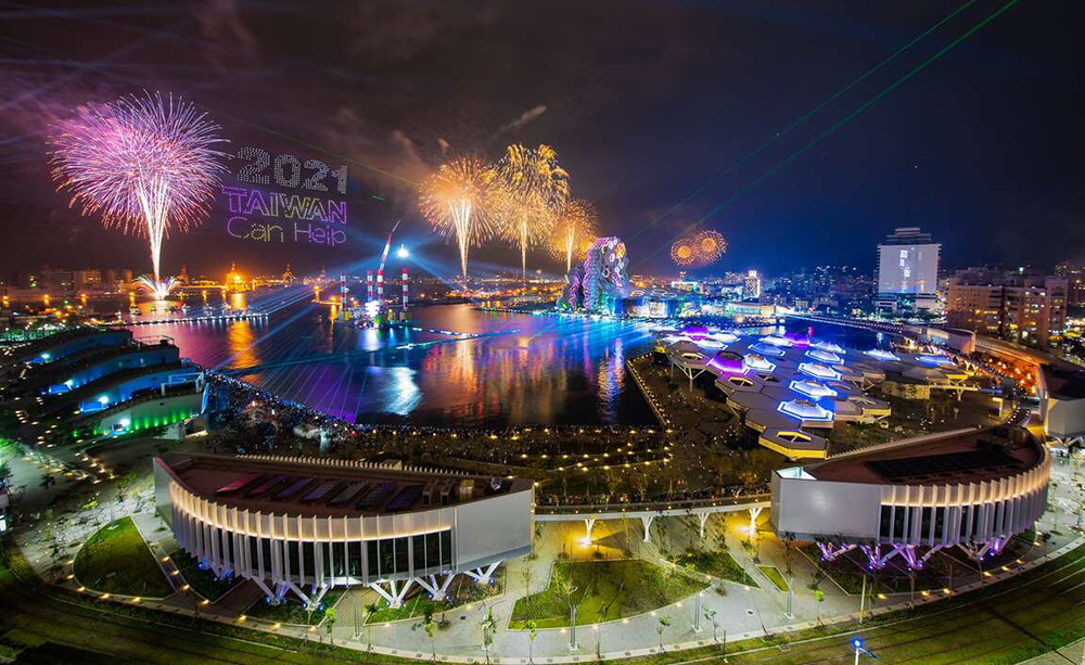 2021國慶煙火是以國際矚目的亞洲新灣區為背景，圖為2021跨百光年系列活動照片。 （攝影/劉元經）