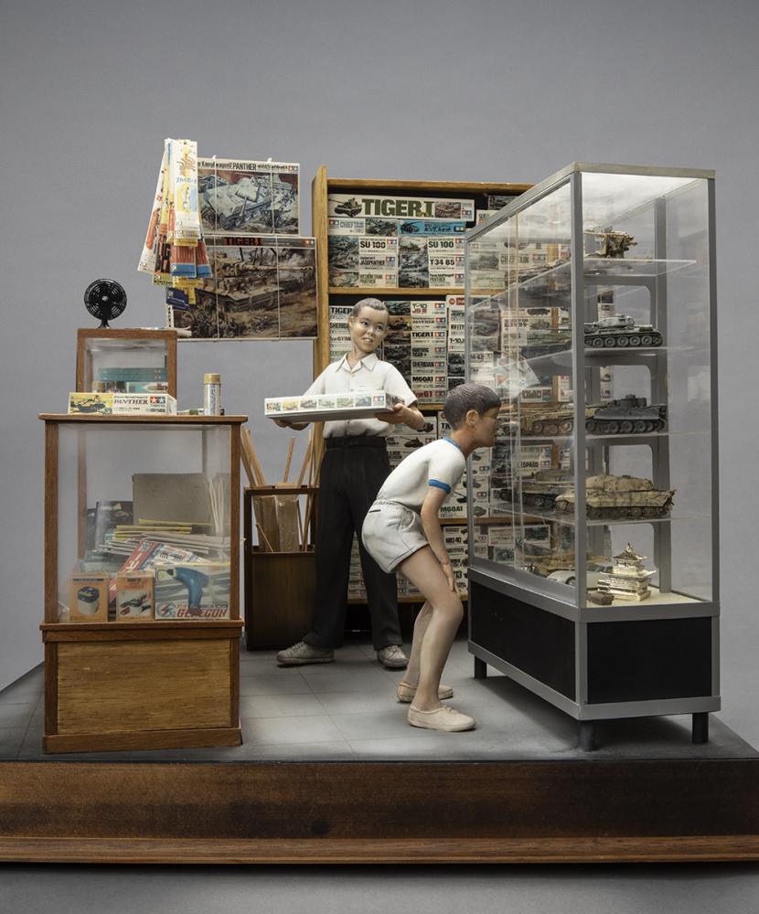 《模型少年的日常》作品與海洋堂的世界坦克博物館系列(World Tank Museum)合作，模型主角就是山田老師的縮影，重新回憶自己第一次進到模型店欣賞作品的欣喜與感動。（圖片提供/聯合數位文創）
