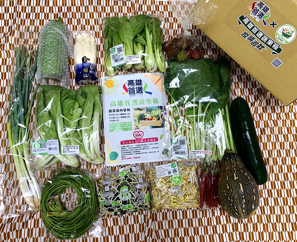 高雄首選電商平台推出限量500箱的新鮮蔬果箱，已搶購一空。市府再推高雄好家載「揀好蔬果箱」，結合計程車業者產地新鮮直送，同樣深受消費者青睞。（圖片提供/高雄市政府農業局）