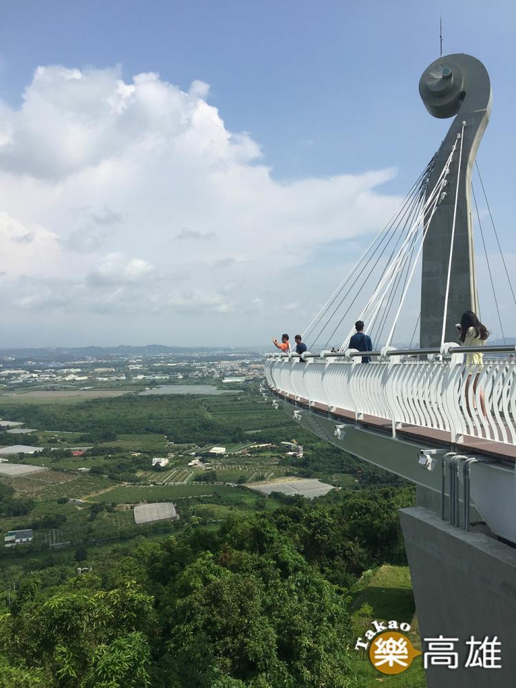 位於小崗山的岡山之眼天空迴廊高40公尺，可將四周風光盡收眼底。(攝影/陳婷芳)