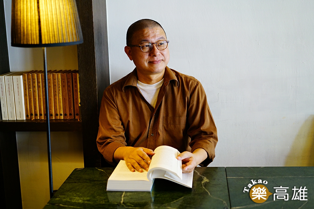 「我關切的是大眾、是真正的生活。」張孝維是設計師、餐飲負責人，同時懷抱關切社會與文化的哲學家胸襟。（攝影/Cindy Lee）