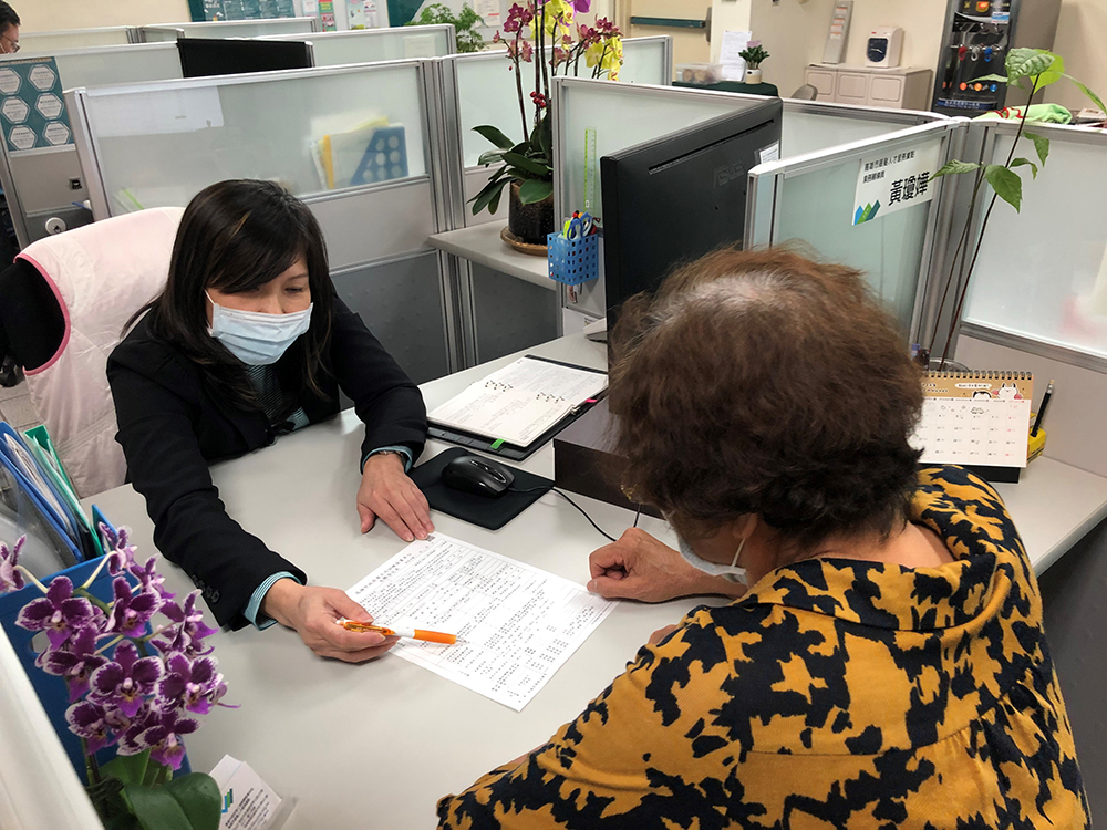 銀髮據點聚焦55歲以上或退休再就業者提供服務，為銀髮族就業困境提供專業服務。(圖片提供/高雄市政府勞工局訓練就業中心)