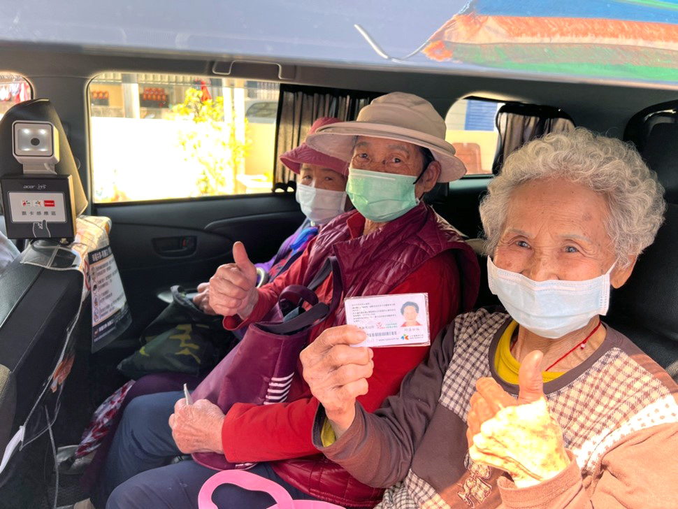 公車式小黃讓計程車深入鄉里，提供彈性靈活且更有效率的接送服務。（圖片提供/高雄市政府交通局)