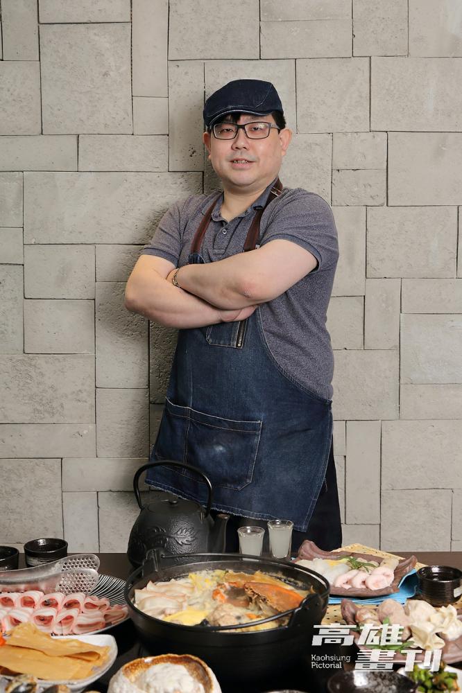 冬鄉小廚店主白宇皓認為餐飲業的空間環境與料理同樣重要，期望為顧客打造不一樣的用餐經驗。(攝影/Carter)