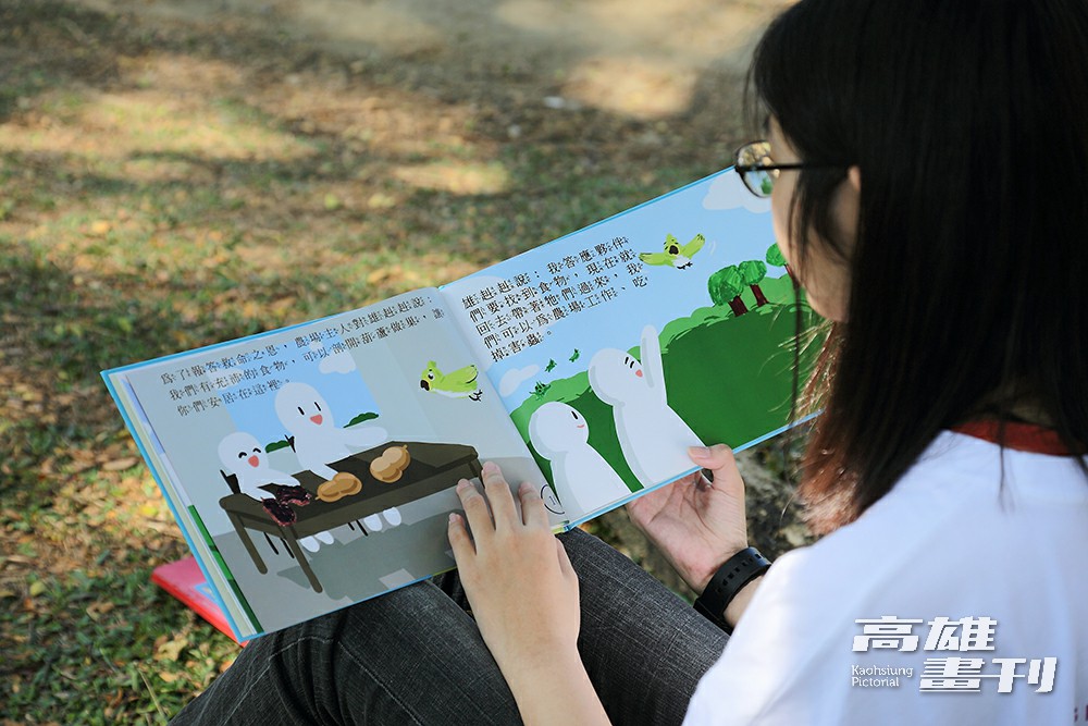 透過觀察生活周遭發想創意，15歲的張裴倢已催生許多書籍，也為高雄長輩辦展覽。(攝影/Carter)