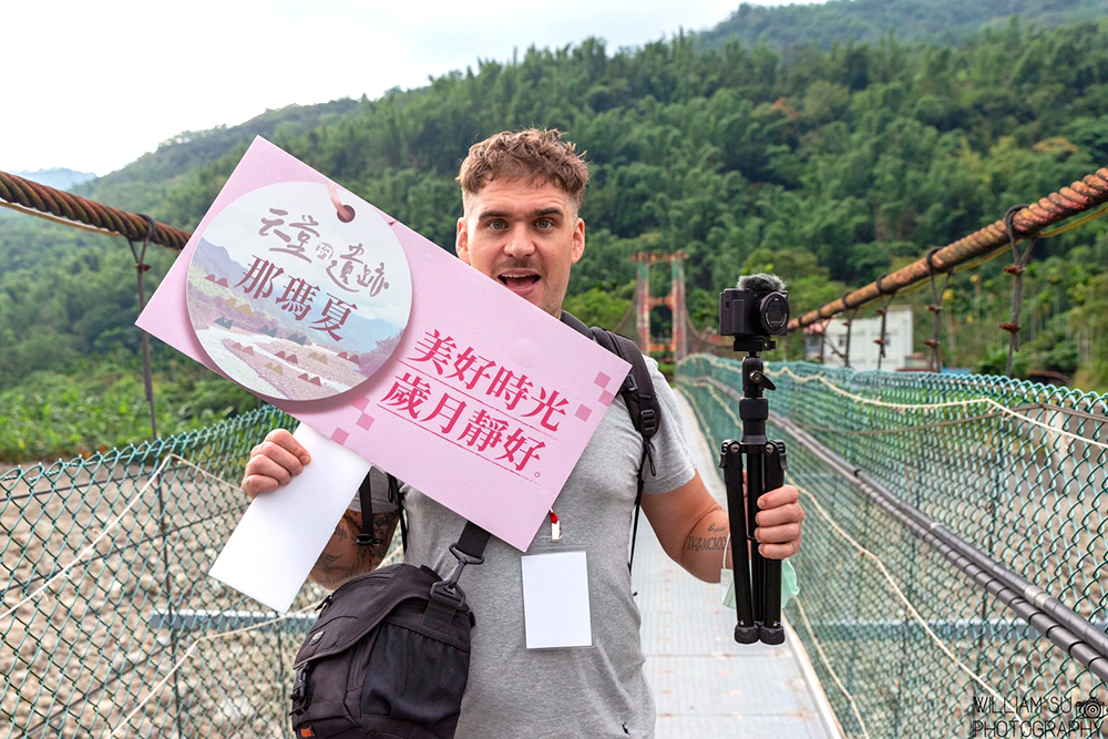 大豐拍攝影片分享生活點滴，《我怎麼到台灣來》、《沒想到台灣會留下了我》、《台灣咖啡評比》、《為了十塊元感動 台灣治安》等主題獲得許多臺灣粉絲的迴響。(圖片提供/大豐大哥大)