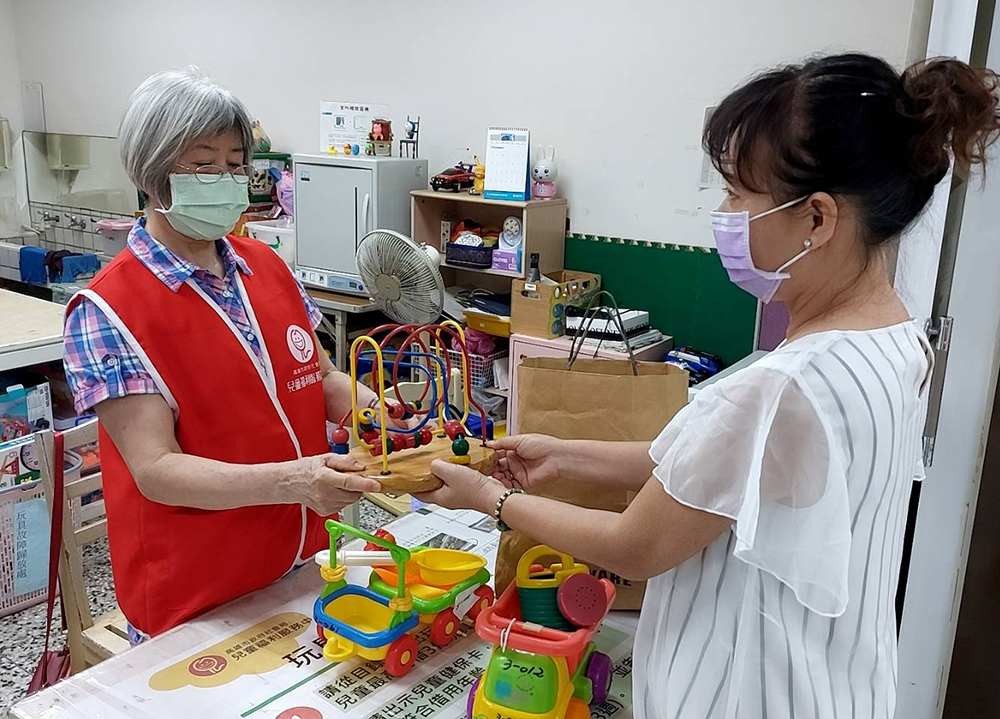 幫二手玩具找新家，減少丟棄的玩具量，兼具環保愛地球、又可以送愛心幫助更多弱勢兒童。(圖片提供/高雄市政府社會局)