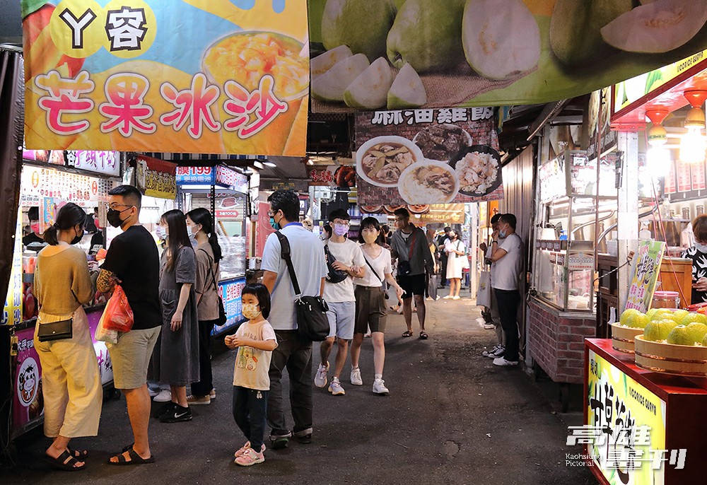 夜市裡五花八門的小吃。(攝影/Carter) 