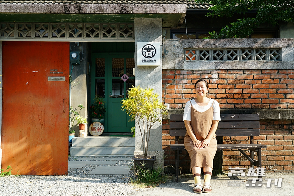 老房子曾經交疊不同年代的回憶與生命經驗，身為黃埔新村新住民，樂樂也成為延續眷村歷史的一員。(攝影/Cindy Lee)