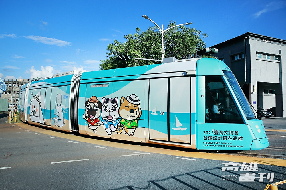 「聊療號」彩繪列車與搶先上路，七月初搶奪民眾視線，緊接著還會有更多原創IP「佔領」高雄各角落，展現豐沛的城市原創力。(攝影/Carter)