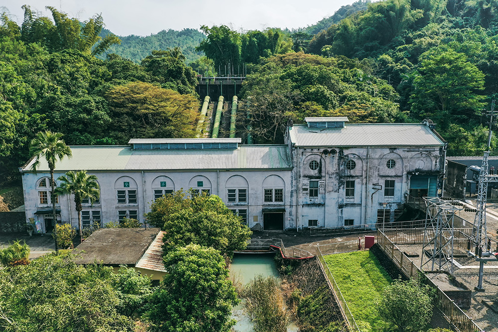 台電的百年水利設施─竹仔門電廠，為了提供高雄港市發展所需電力設置，為目前保留最完整第一代川流式水力發電廠。(圖片提供/高雄市政府文化局)
