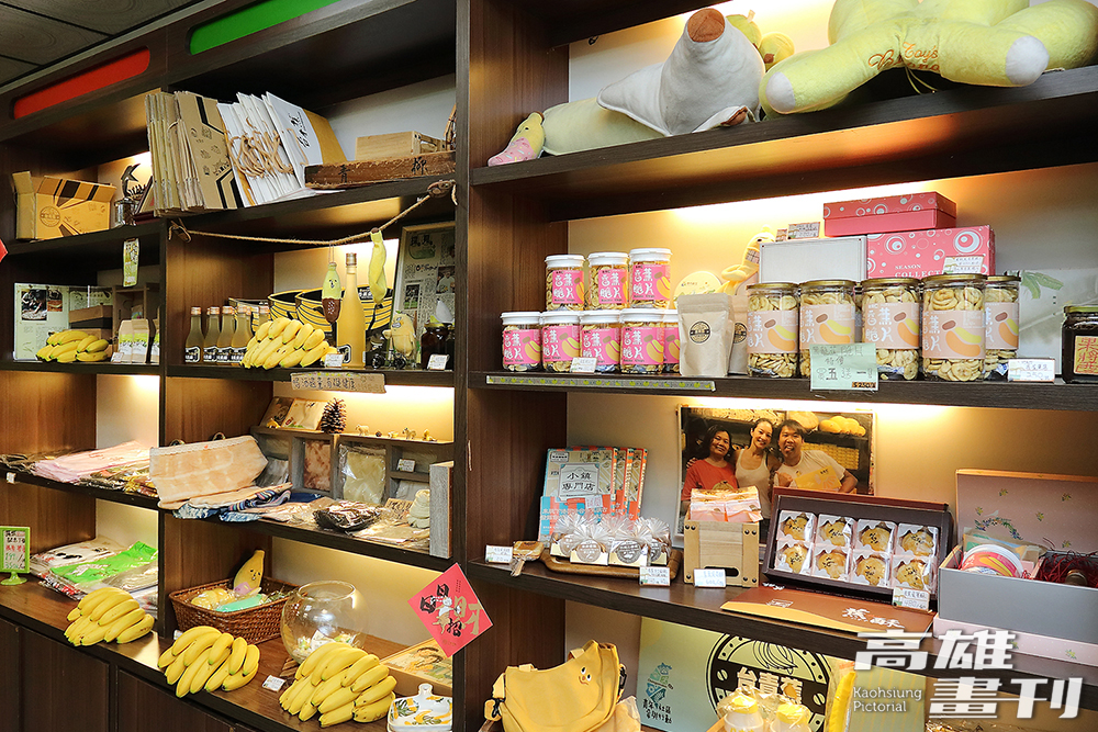 「台青蕉香蕉創意工坊」，展售香蕉冰、各式香蕉飲品、香蕉蛋糕與文創商品等香蕉延伸商品。(攝影/Carter)