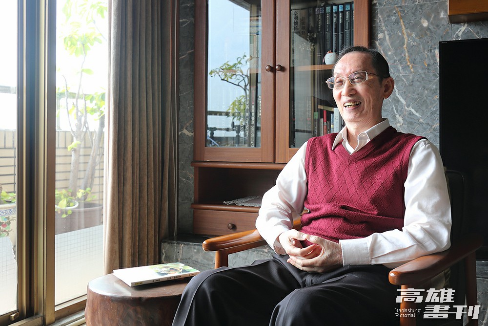 臺灣詩人曾貴海，有著詩人、醫生與社會運動家三種身份，問他最喜歡哪一個，他笑著說：「詩人！」。(攝影/Carter)