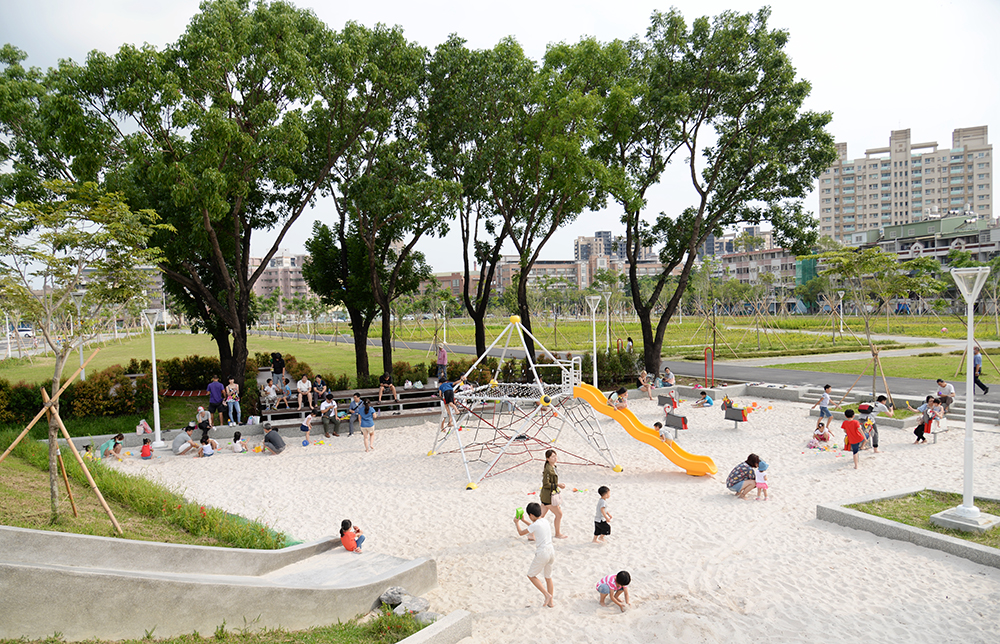 小港森林公園綠地的兒童遊戲場。