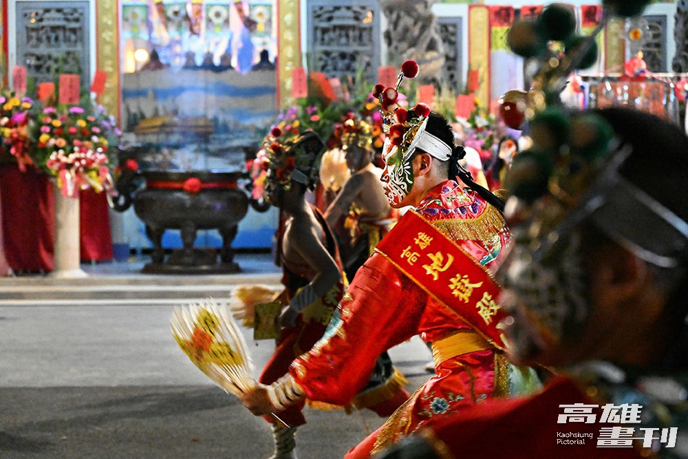八家將在信徒心目中，家將如同神明親臨。(攝影/Carter)