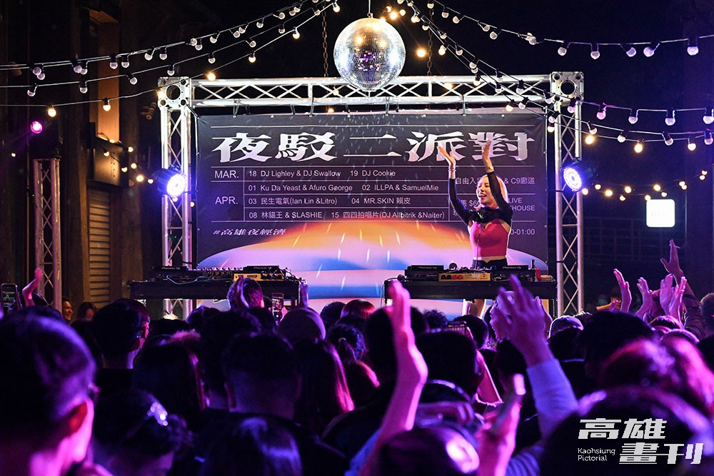 「夜駁二派對」精選美食餐飲品牌及人氣DJ，歡迎所有還捨不得睡的歌迷們相約駁二續攤。(攝影/Carter)
