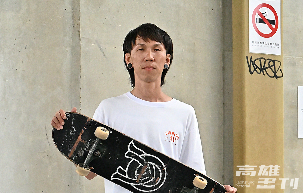 葉家成是高雄滑板文化發展協會的理事長，同時也是富有經驗的滑板教練，曾到偏鄉教學推廣滑板運動。(攝影/Carter)
