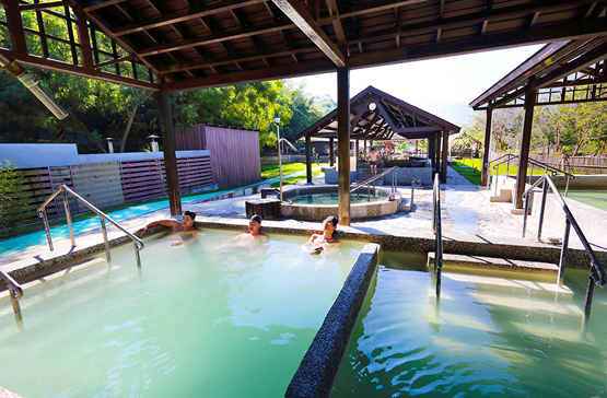 露營兼泡湯