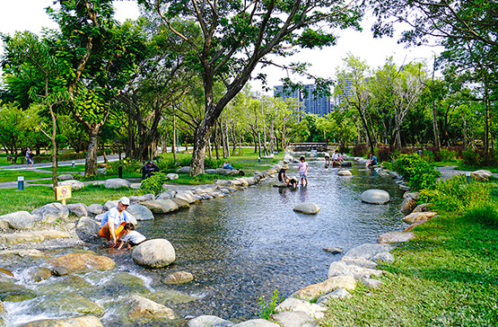 城市綠洲 戲水玩耍