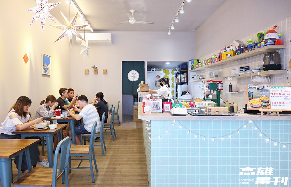「良品冰室」是鳳山區的熱門冰店，家庭客、情侶、學生、甚至在附近冰店工作的阿姨都會來光顧。(攝影/Carter)