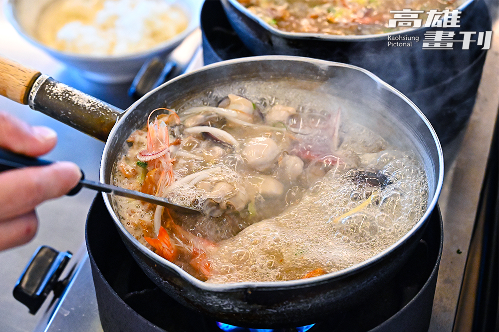 每一碗海鮮飯湯都是新鮮現煮。(攝影/Carter)