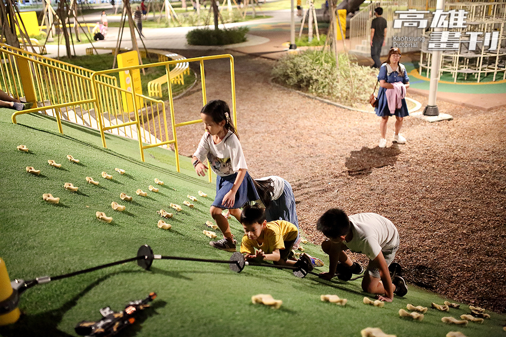 籬仔內公園讓小朋友透過遊戲，認識石化產業歷史。(攝影/Carter)