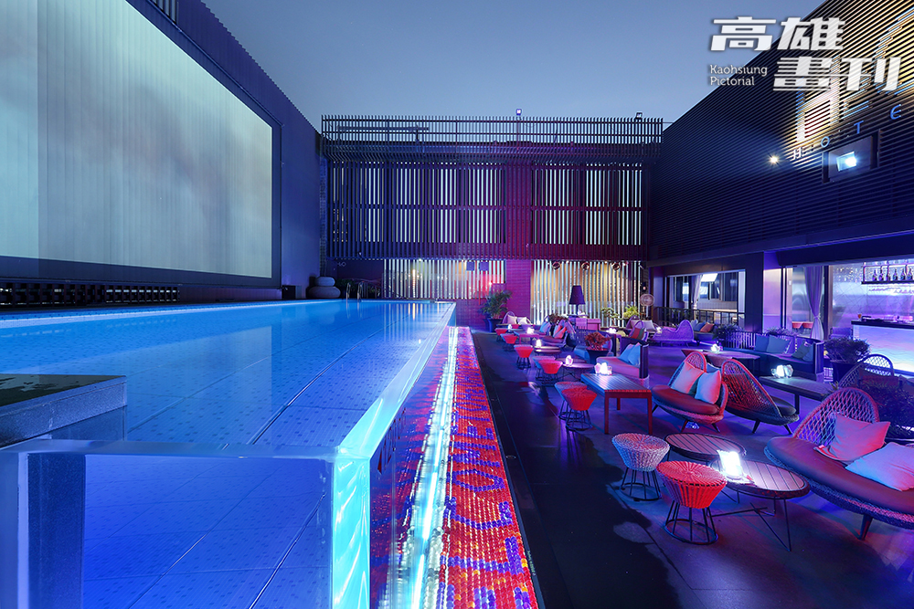 H2O水京棧夜店Pool Bar主打的透明泳池。(攝影/Carter)