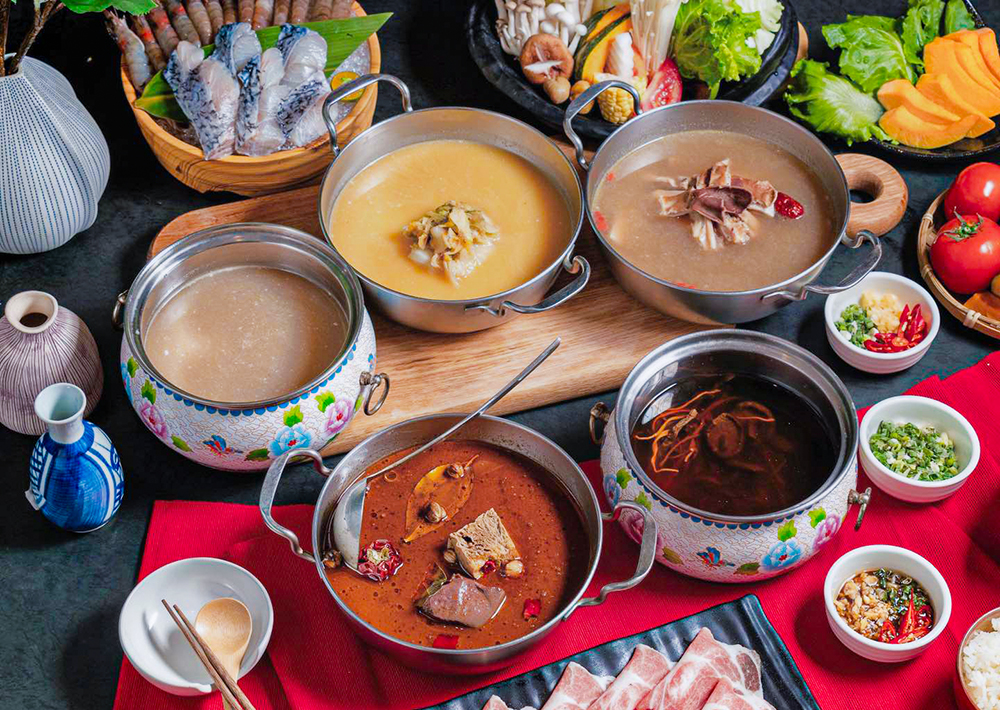 老娘鍋曾獲「2021大港吃鍋」個人鍋鍋王，九種湯頭及自製沾醬別具特色。(圖片提供/老娘鍋)