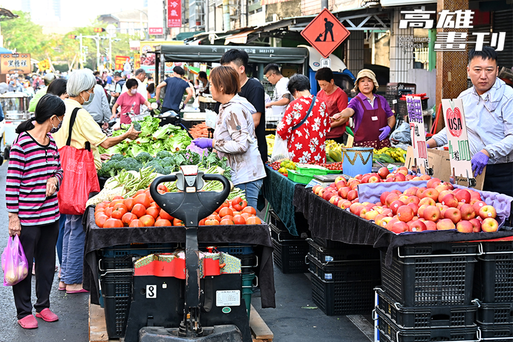 無論蔬果或雞鴨豬魚各種肉類，市場採買最新鮮。(攝影/Carter)