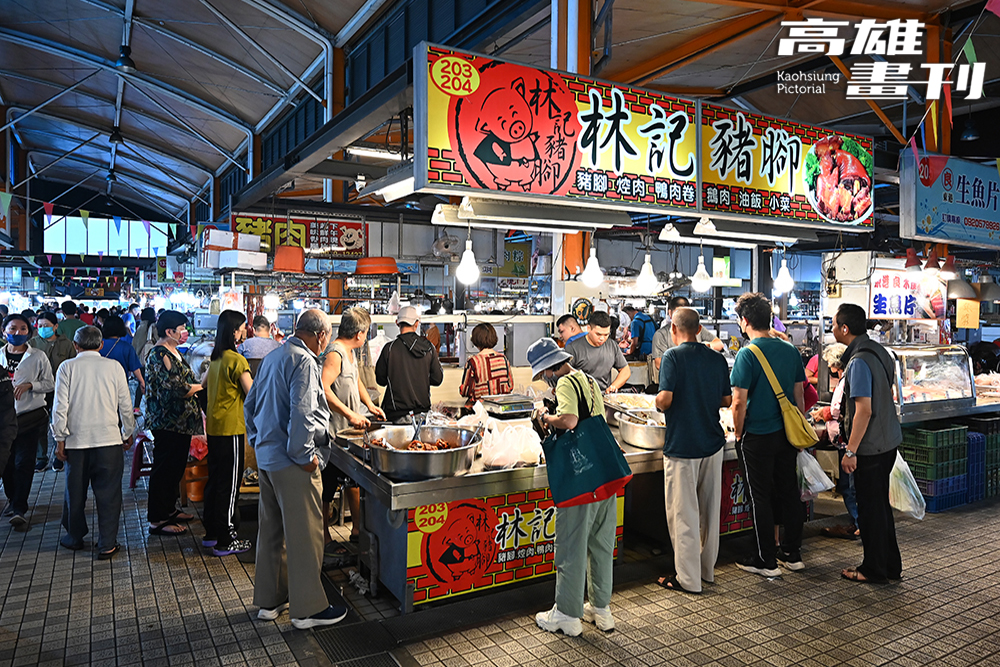 由於鄰近高雄關帝廟，市場小吃也是進香客打牙祭的好去處。(攝影/Carter)