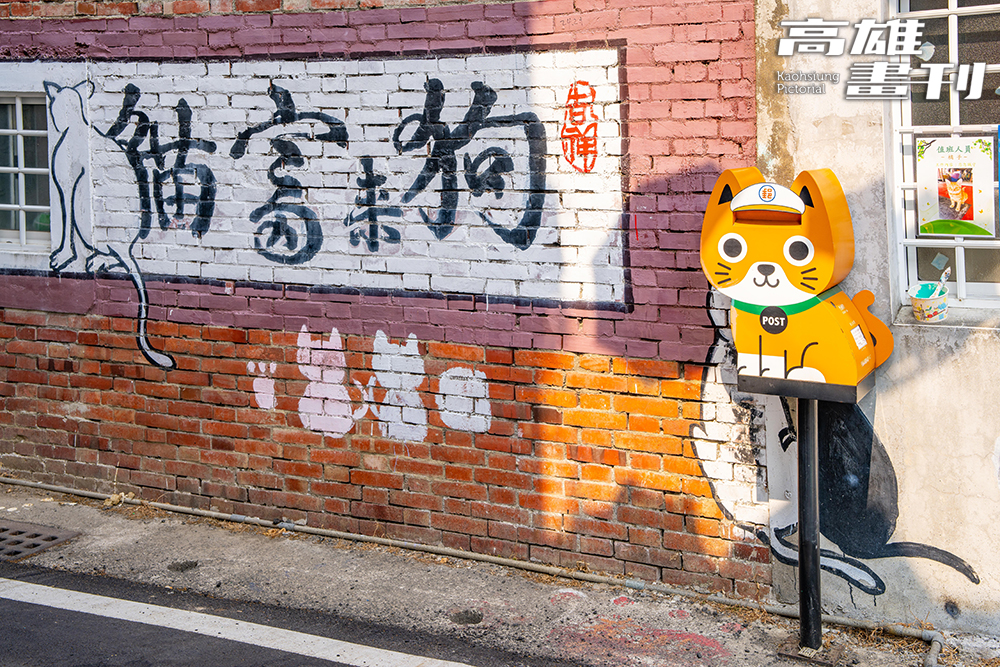 甲仙貓巷的「橘貓郵筒」，也是出自七二設計工作室的作品。(攝影/黃敬文)