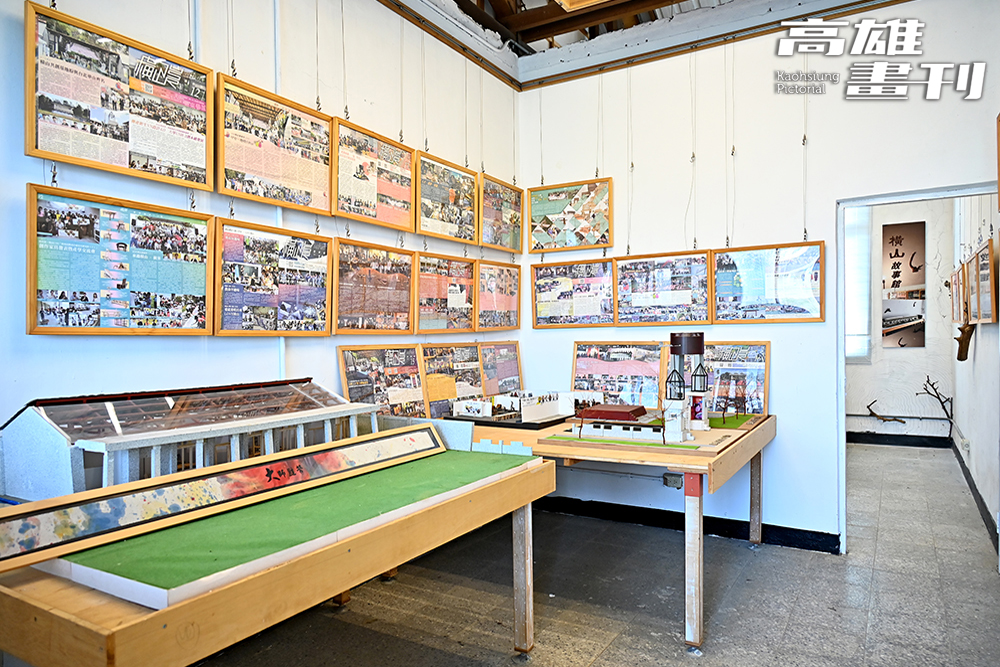 橫山故事館展示過往田調及整修保留的物件，讓民眾瞭解基地活化的過程。(攝影/Carter)