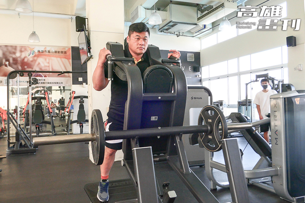 鳳山運動中心有三層樓的專業體適能健身設備，並推出銀髮族健身課程。(攝影/李瑰嫻) 