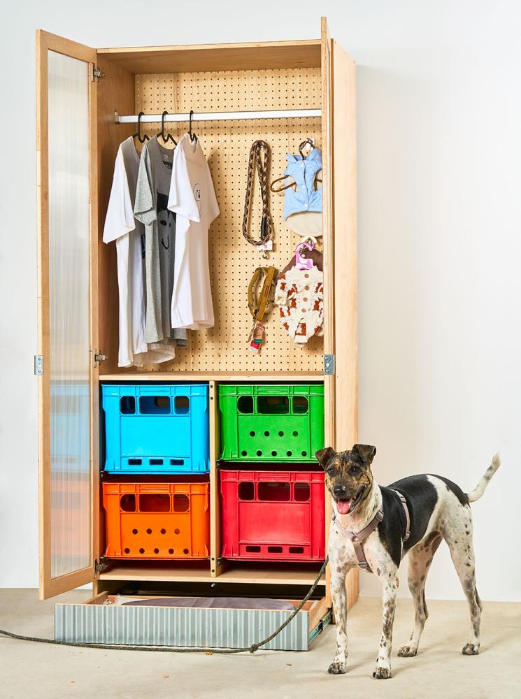 動保處與「廢物救星」合作推出主人與狗狗的共享衣櫥「窩衣起」。(圖片提供/高雄市動物保護處、攝影/陳李視物)