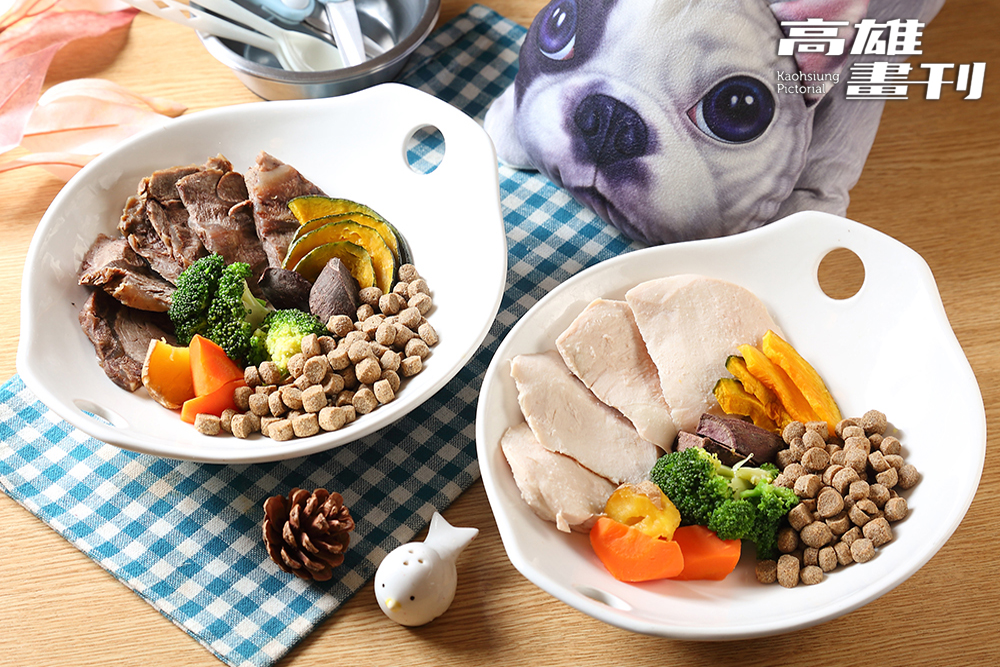 「毛毛寵物餐」使用新鮮食材製作，採用舒肥法烹調讓毛孩吃得健康。(攝影/Carter)