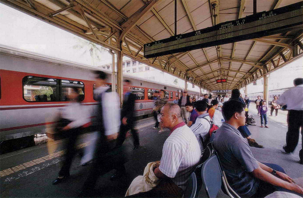 火車站來往的,是數不盡的悲歡離合。(攝影/謝明祚) 