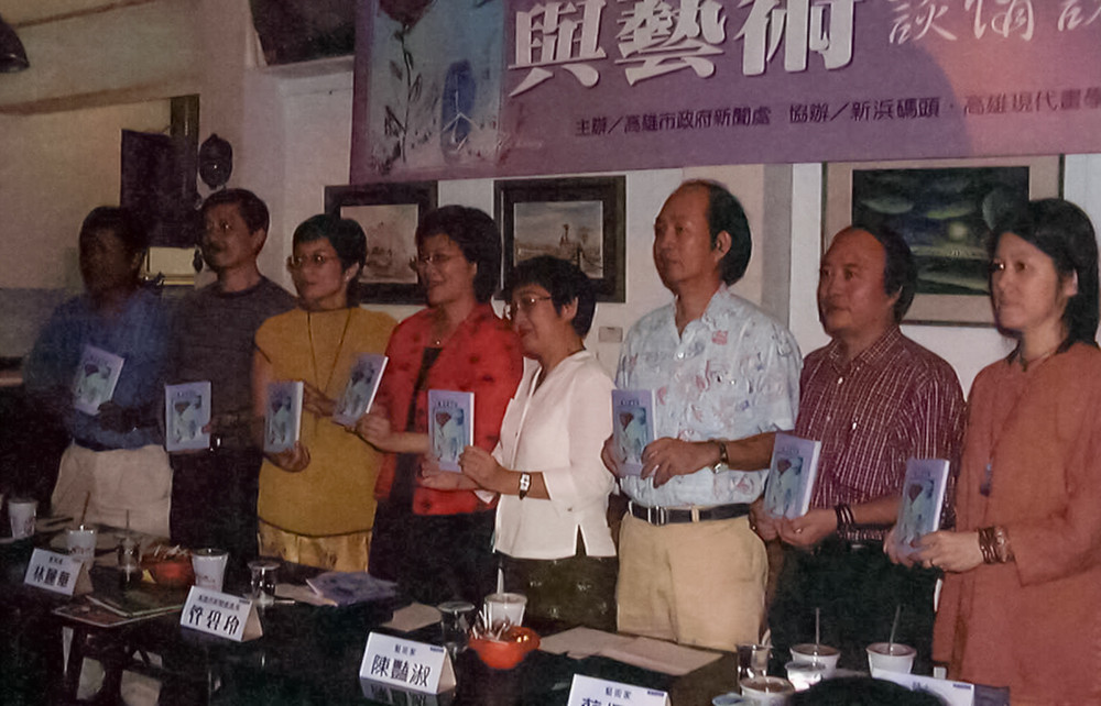 高雄市政府新聞處舉辦「與藝術談情說愛」記者會,藝術家齊聚新濱碼頭藝術空間談情說愛。(照片提供/城市紀憶公關顧問有限公司)