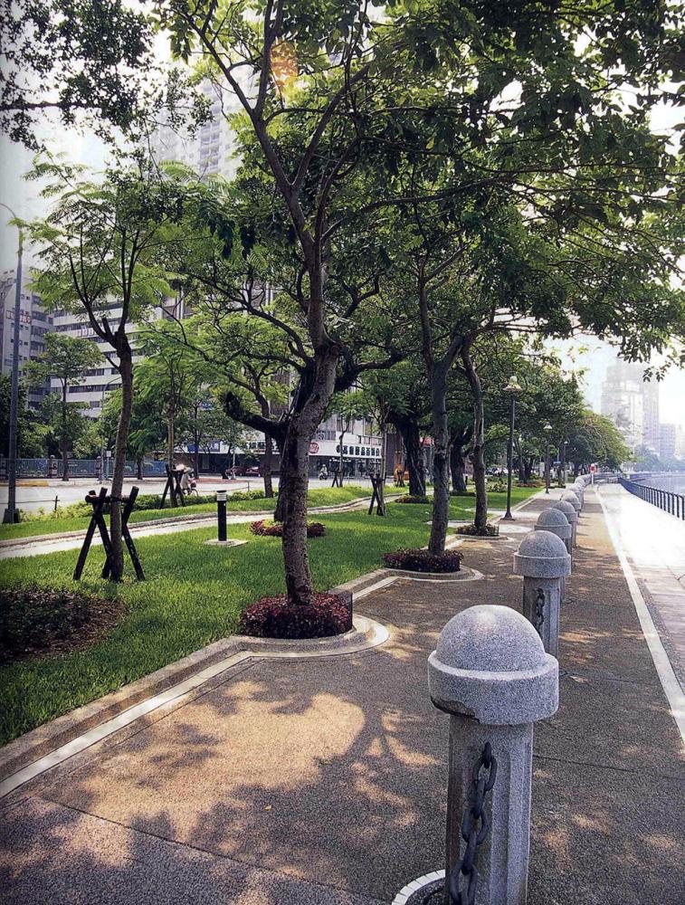 高雄的愛河已成為一條與市民生活互動的河流。(攝影/劉元發)