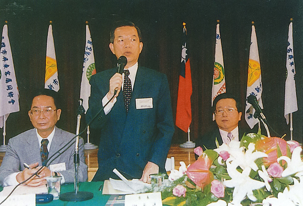 90年5月26日行政院成立客家委員會說明會，謝長廷市長蒞臨致詞。(照片提供／高雄市客家文物館)