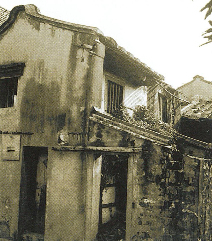 斜坡二導水紅瓦屋頂建築。(攝影／果庭設計)