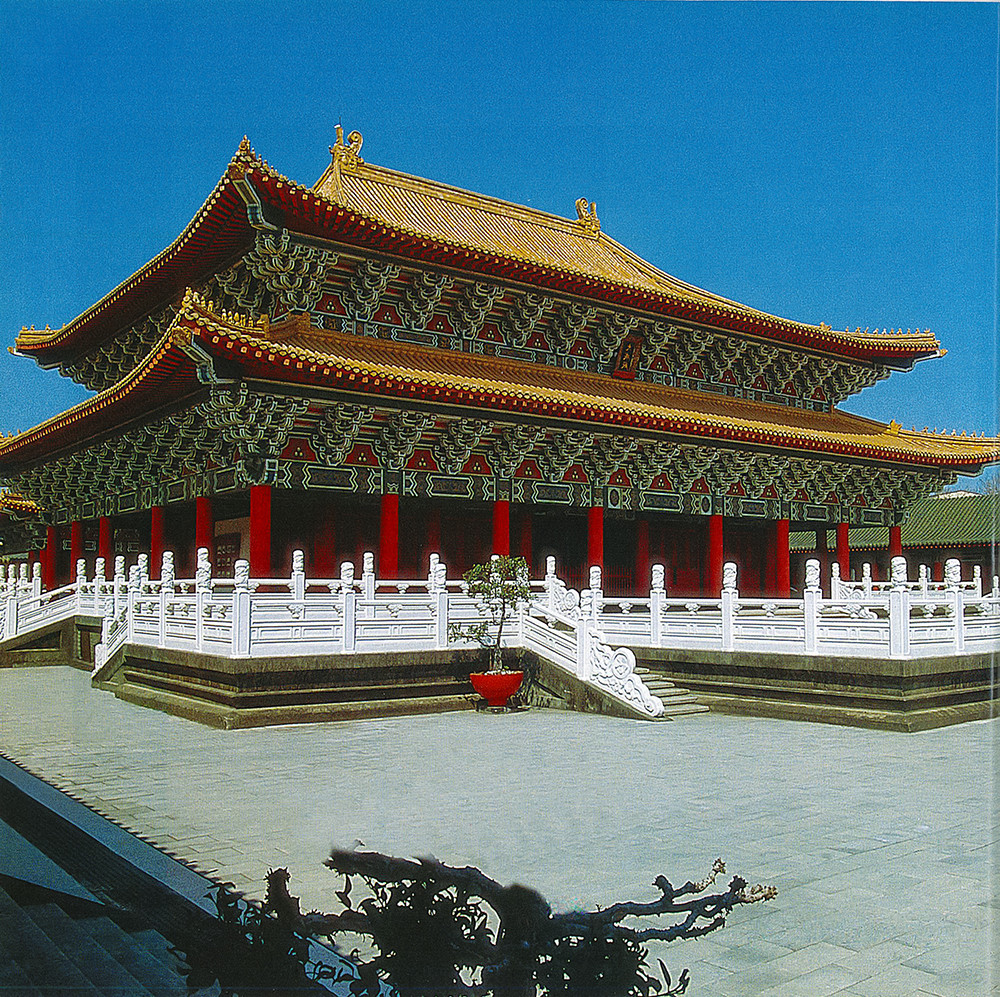 巍巍矗立的大成殿採四方形宮殿式建築，莊嚴而宏偉。(攝影／蔡宗昇)