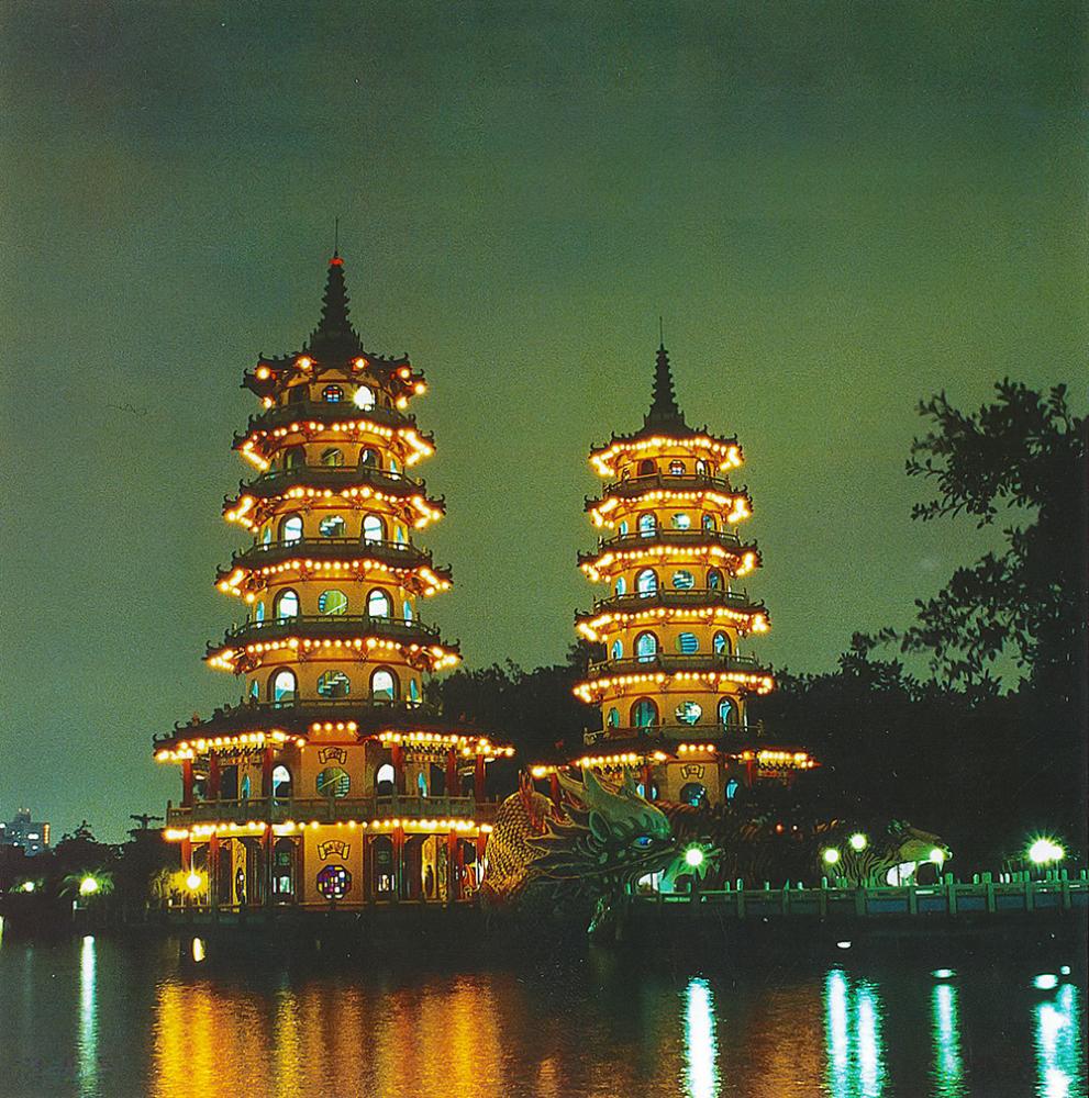 龍虎塔(攝影／曾鄂生)