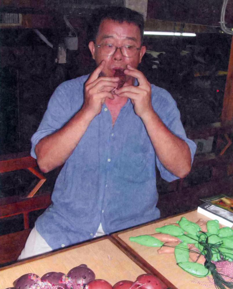 民俗音樂家郭慶榮老師在陶笛的研發與推廣投入許多心力。