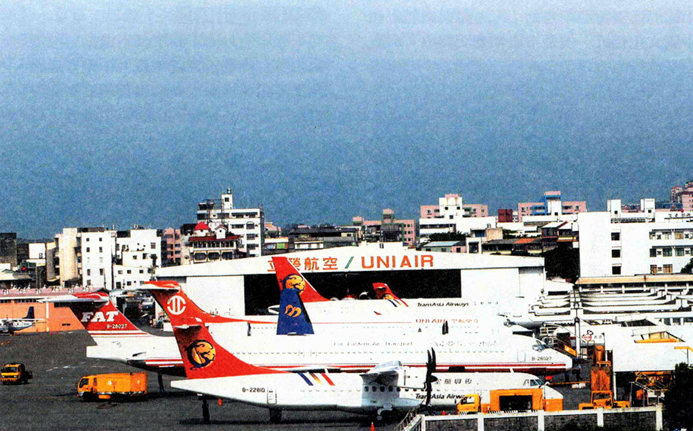 擁有空港與海港的高雄市，帶動台灣南方經濟發展，更牽動著台灣整體的經濟走向。