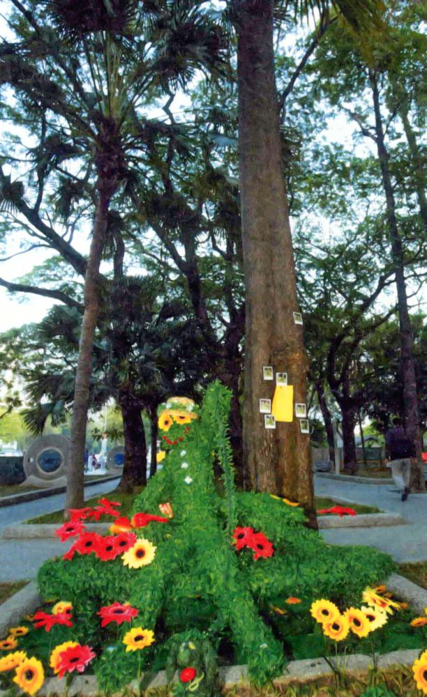 南國冬季暖風輕送，市民藝術大道的公共藝術品展露燦爛的笑容向國外訪客打招呼。（攝影／蔡宗昇）