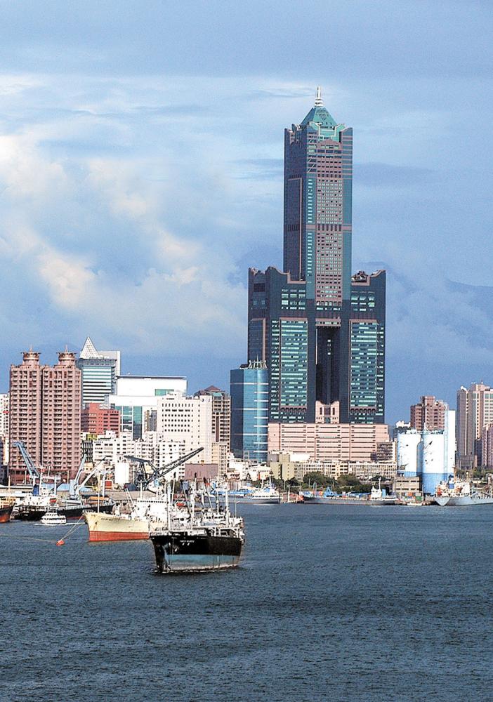 高雄港是全球第六大貨櫃港,「海洋城市」由此開始航向全世界。
