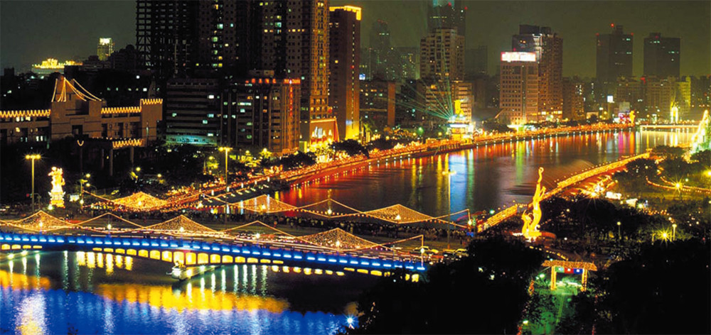 愛河河岸景觀改造成功經驗,是高雄市民的驕傲。