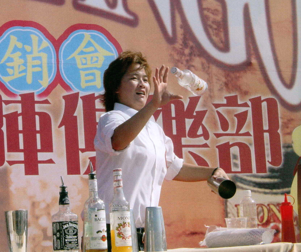 夏婉婷與尤港仙師出同門,曾獲得世界盃花式調酒比賽第四名,為台灣區最高名次,亦為港都的驕傲。